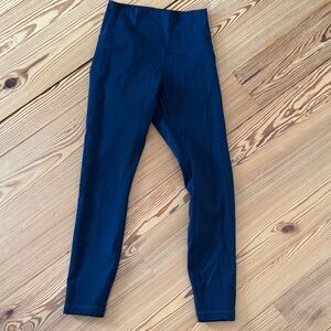NWOT Lululemon navy wonder under tights size 4